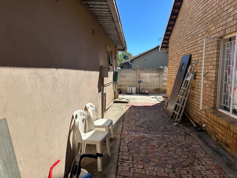 2 Bedroom Property for Sale in Oos Einde North West